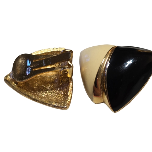 Vintage Chunky Black Cream Enamel Marquise Gold Tone Clip Earrings 14 - Picture 2 of 3